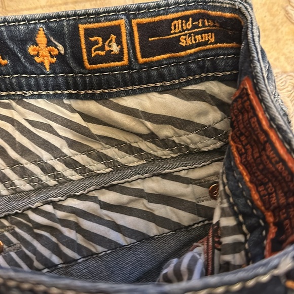 Reposhed Rock Revival - Picture 3 of 4